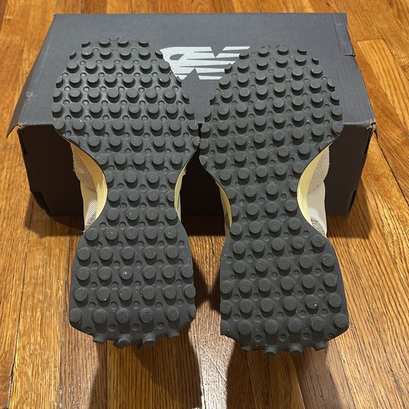 New Balance 327 Womens White/Grey Asst Sizes - Picture 4 of 4